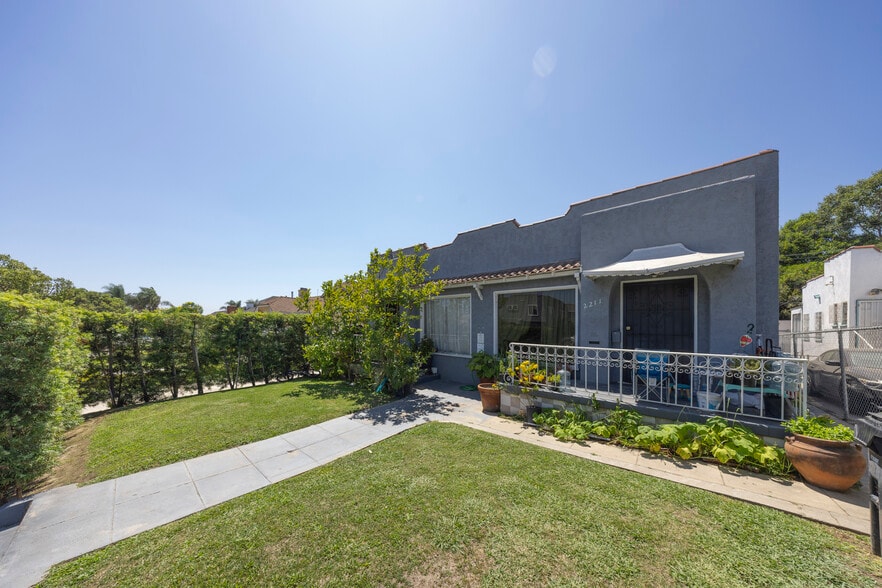 2211 S Bronson Ave, Los Angeles, CA for sale - Building Photo - Image 3 of 15