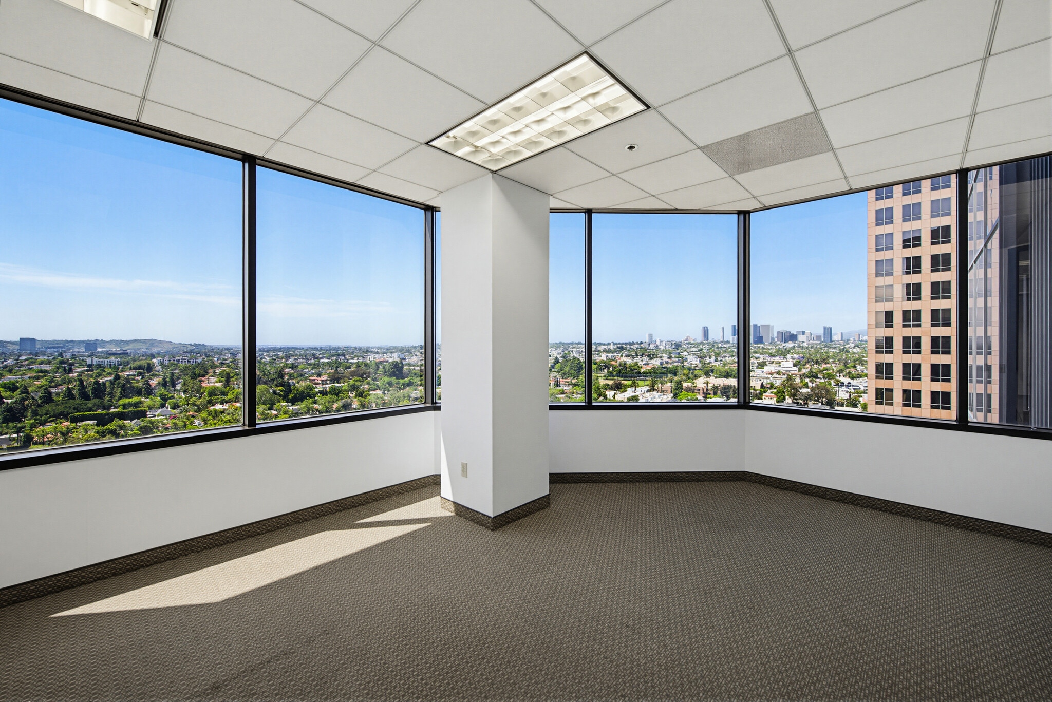 6420 Wilshire Blvd, Los Angeles, CA à louer Photo intérieure- Image 1 de 7