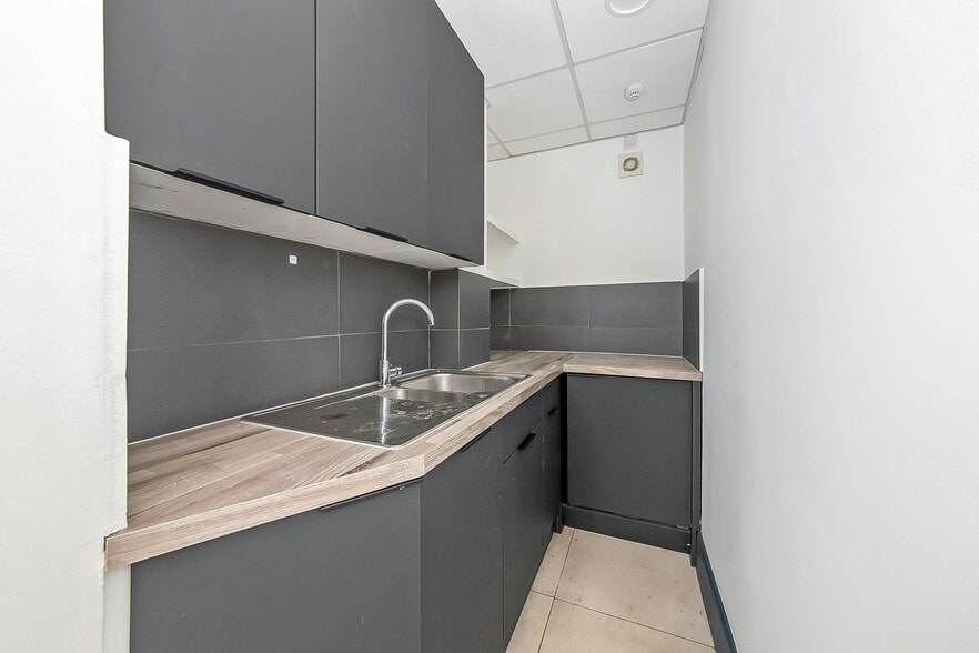 31-32 St James's St, London for lease - Building Photo - Image 2 of 16