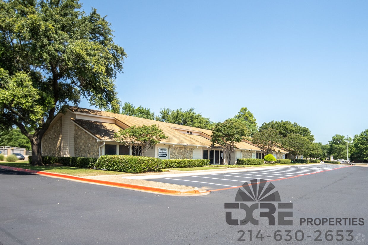 1116-1126 W Pioneer Pky, Arlington, TX for lease Primary Photo- Image 1 of 58