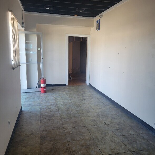 608 E 10 Mile Rd, Hazel Park, MI à vendre - Photo du bâtiment - Image 2 de 11