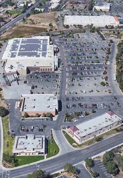 2611-2675 Fashion Pl, Bakersfield, CA for lease - Aerial - Image 2 of 3
