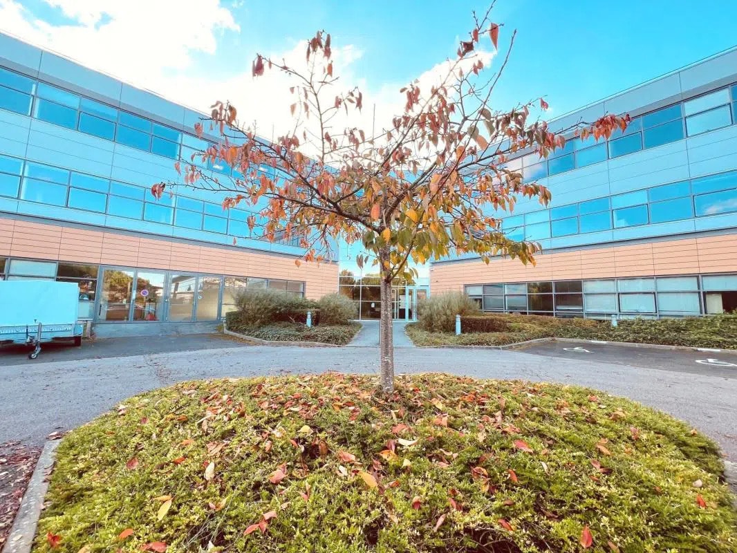 Office in Élancourt for lease Building Photo- Image 1 of 18