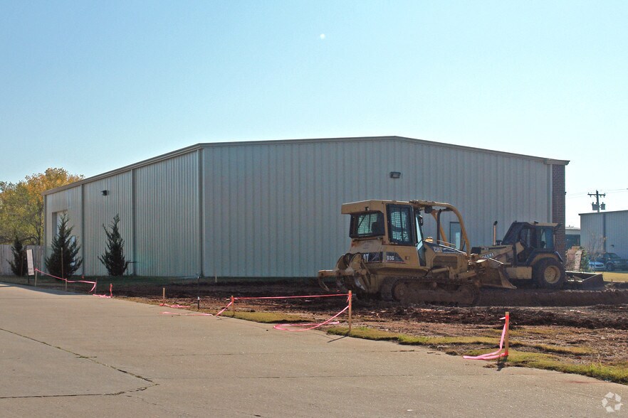 8216 Rockback Ct, Oklahoma City, OK à louer - Photo du bâtiment - Image 3 de 6