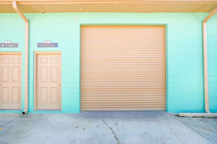 1070 Shadick Dr, Orange City, FL à louer - Photo du bâtiment - Image 3 de 3