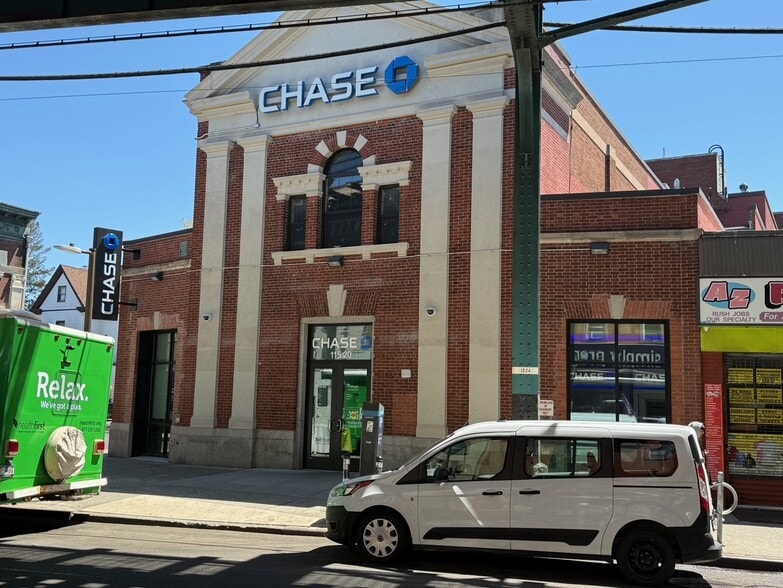 115-20 Jamaica Ave, Richmond Hill, NY for lease - Building Photo - Image 2 of 6