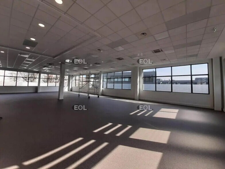 Bureau dans Bagneux à louer - Photo du bâtiment - Image 2 de 11