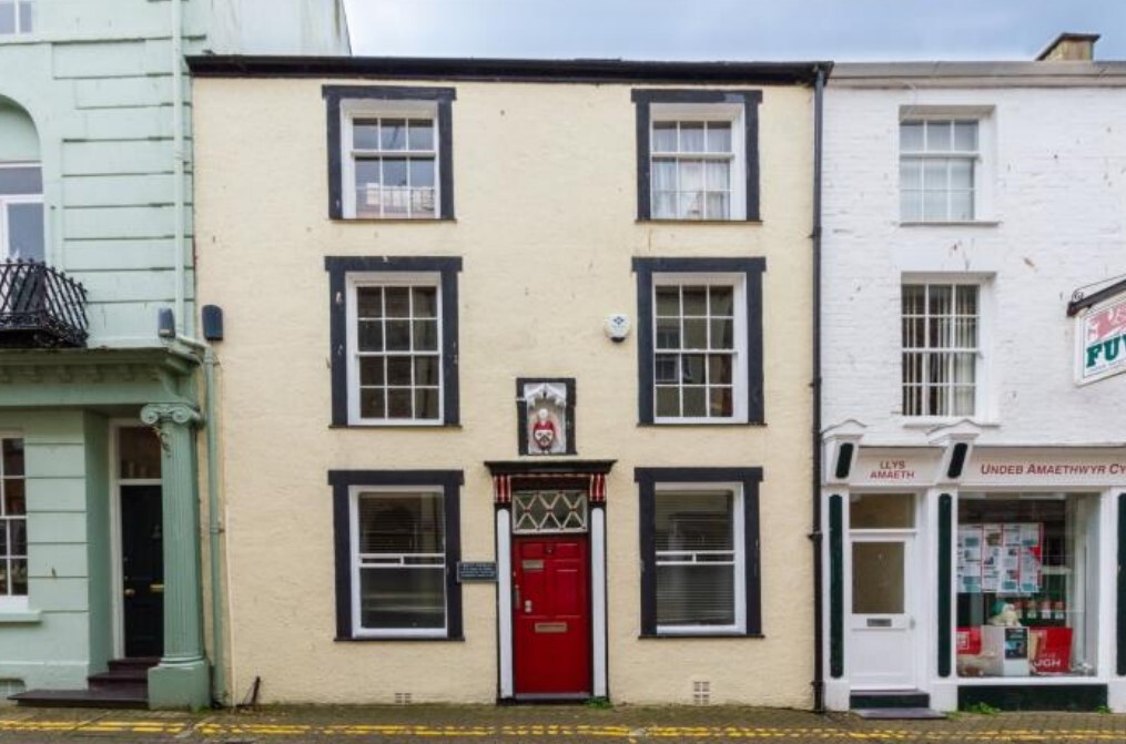 4 Castle St, Caernarfon for sale Building Photo- Image 1 of 6