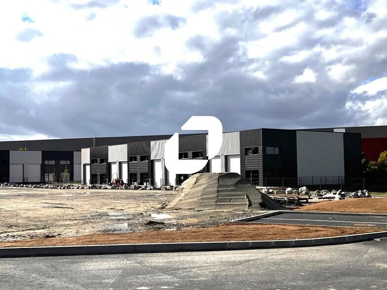 Flex dans GRANDCHAMP-DES-FONTAINES à louer - Photo du bâtiment - Image 2 de 15