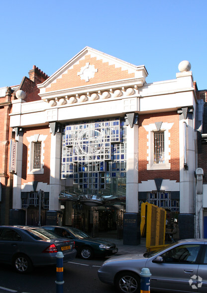 Putney High St, London à louer - Photo du bâtiment - Image 2 de 14