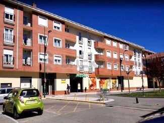 Plus de détails pour Multi-résidentiel à vendre