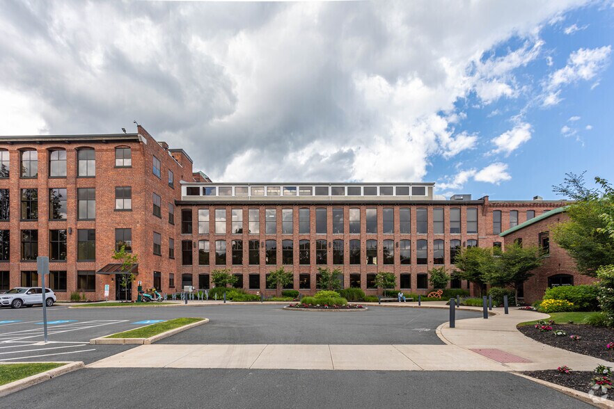 480 Pleasant St, Watertown, MA à louer - Photo du bâtiment - Image 2 de 6