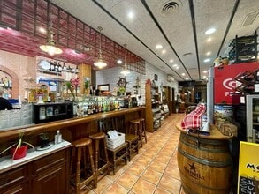 Retail in Cornellà de Llobregat, Barcelona for lease Interior Photo- Image 2 of 5