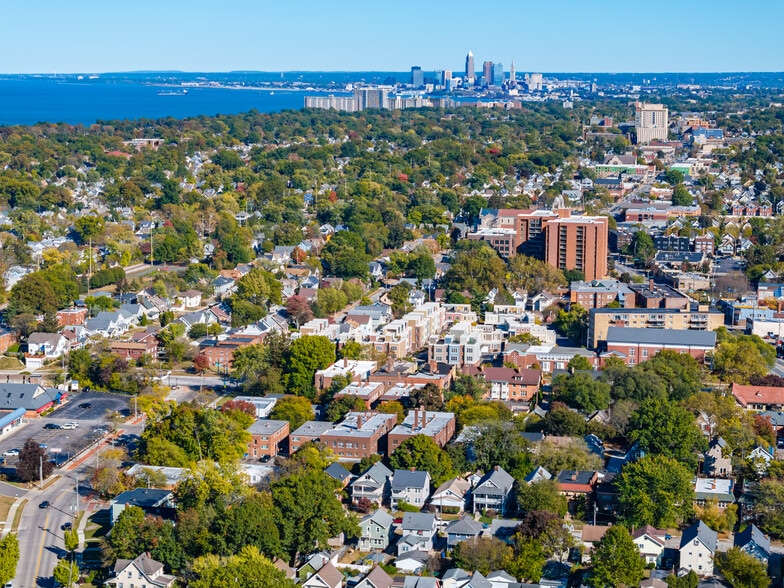 1352 Kenilworth Ave, Lakewood, OH à vendre - Photo du bâtiment - Image 2 de 8