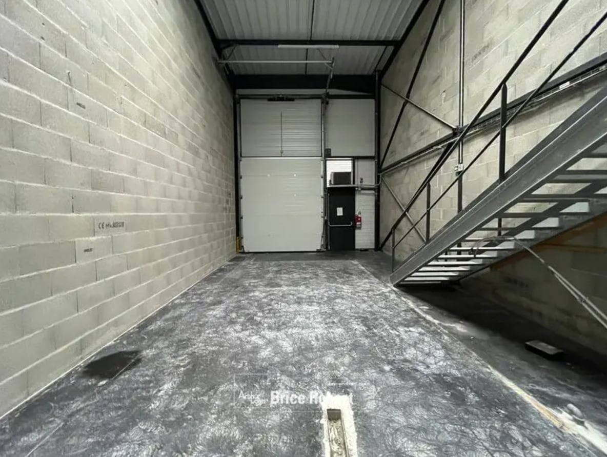 Flex in Vénissieux for lease Interior Photo- Image 1 of 3