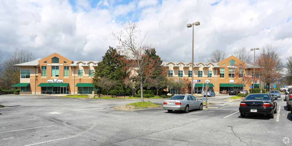 300 Village Green Cir, Smyrna, GA for lease - Primary Photo - Image 1 of 1