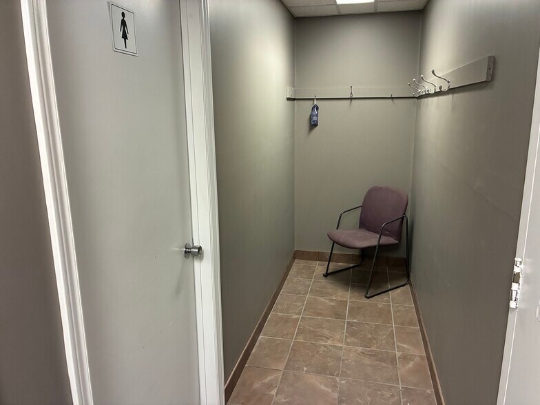 179 King St E, Oshawa, ON à vendre - Photo intérieure - Image 3 de 9