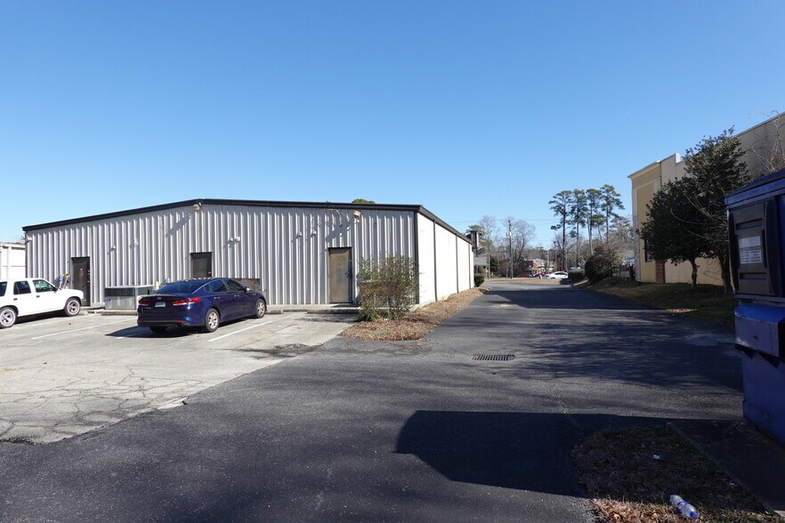 13641 Warwick Blvd, Newport News, VA à louer - Photo du bâtiment - Image 3 de 7