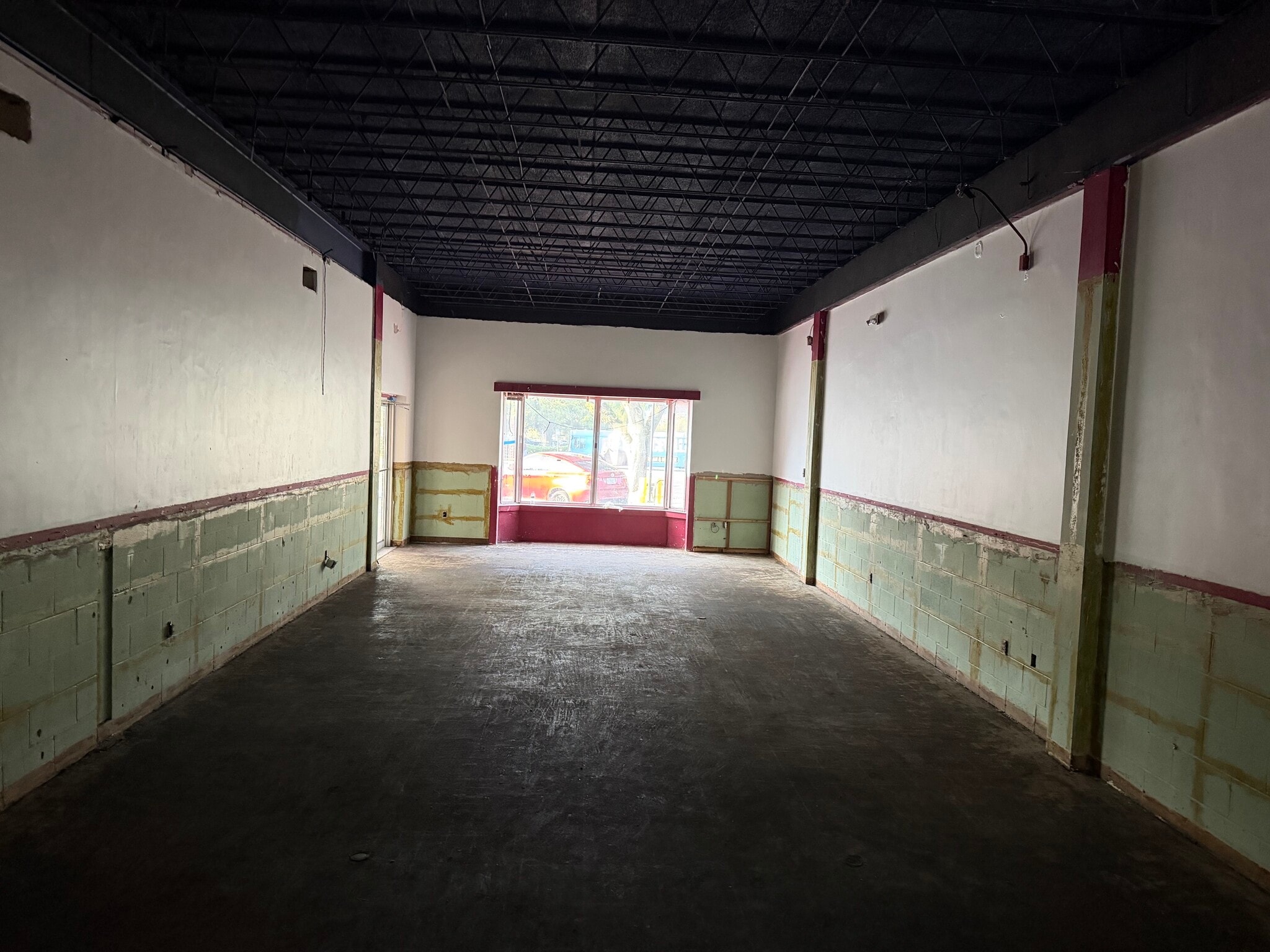 702 W University Ave, Gainesville, FL for lease Interior Photo- Image 1 of 4