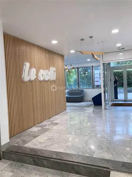 Office in Vélizy-Villacoublay for lease Building Photo- Image 1 of 6