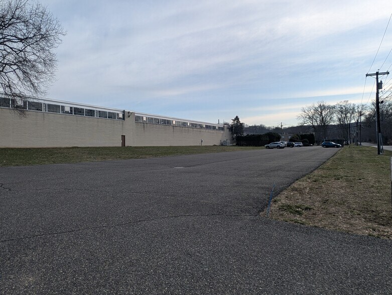 1 Pond Rd, Rockleigh, NJ à louer - Photo du bâtiment - Image 2 de 19