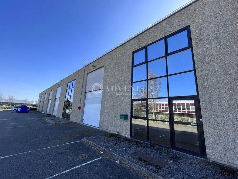 Flex in Coignières for lease - Building Photo - Image 3 of 8