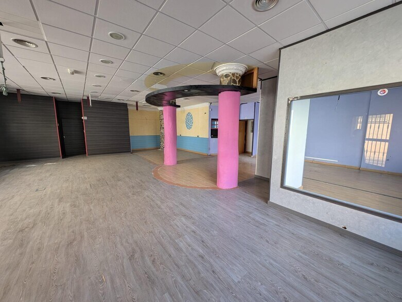 Retail in Murcia for lease - Building Photo - Image 3 of 11