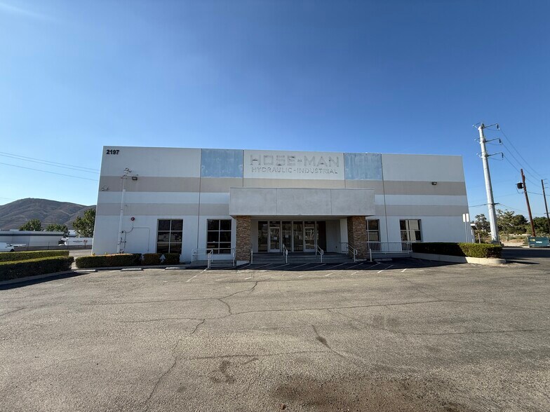 2197 La Crosse Ave, Colton, CA à louer - Photo du bâtiment - Image 2 de 14