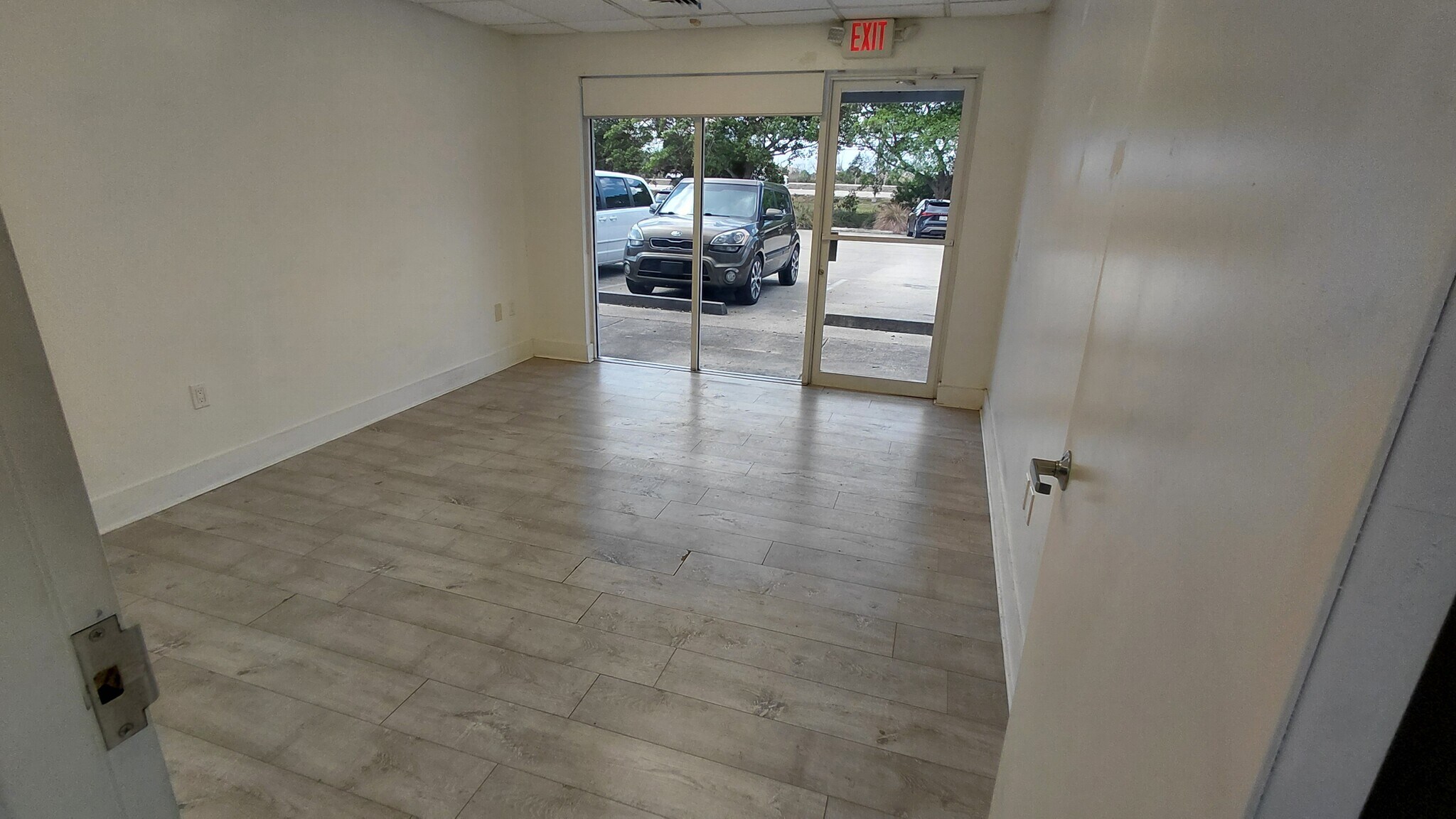 21113 Johnson St, Pembroke Pines, FL à louer Photo intérieure- Image 1 de 5