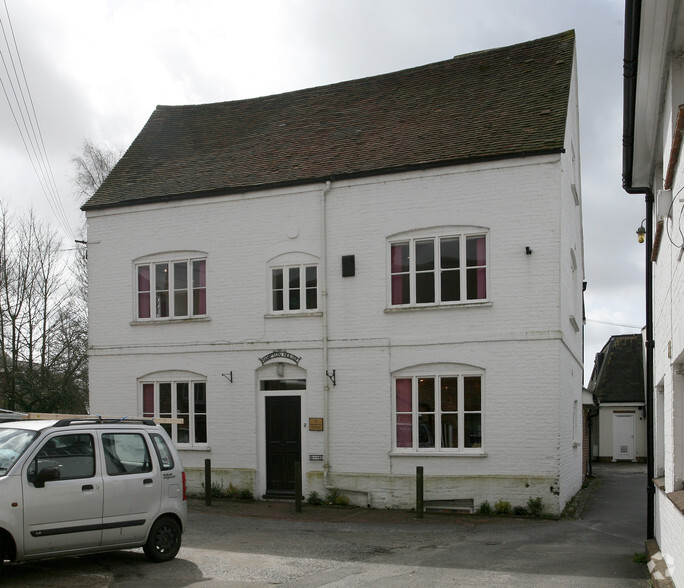 High St, East Grinstead for sale - Primary Photo - Image 2 of 8