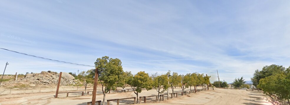 19255 Wood Rd, Perris, CA à vendre - Photo du bâtiment - Image 2 de 16