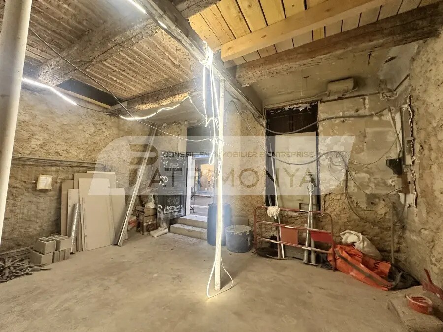 Retail in Marseille for lease Interior Photo- Image 1 of 4