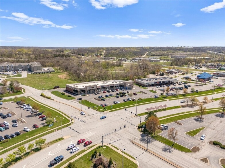 18931 E Valley View Pky, Independence, MO for lease - Building Photo - Image 2 of 22