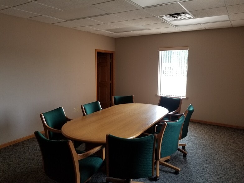 1345A North Rd, Green Bay, WI for lease - Interior Photo - Image 3 of 11
