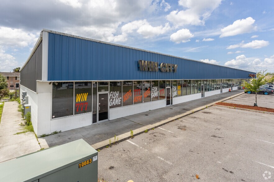 10663 Monaco Dr, Jacksonville, FL à louer - Photo du bâtiment - Image 3 de 14