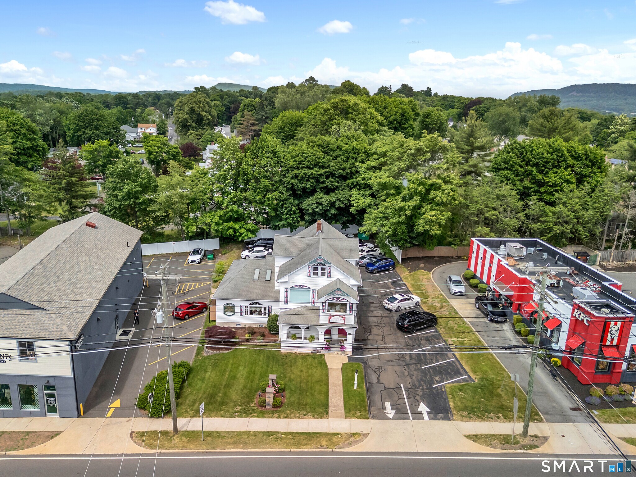 710 E Main St, Meriden, CT à vendre Photo du bâtiment- Image 1 de 23