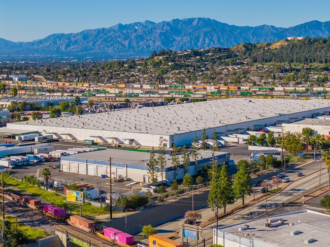 Plus de détails pour 921 S Azusa Ave, City of Industry, CA - Industriel à louer