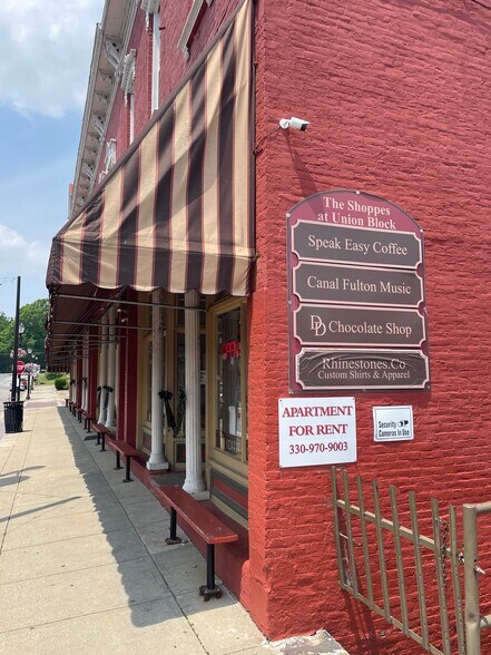 128-142 N Canal St, Canal Fulton, OH à louer - Photo du bâtiment - Image 2 de 5