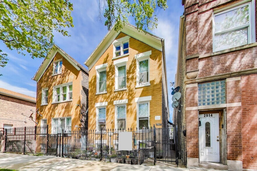 2916 W 25th Pl, Chicago, IL à vendre - Photo du bâtiment - Image 3 de 56