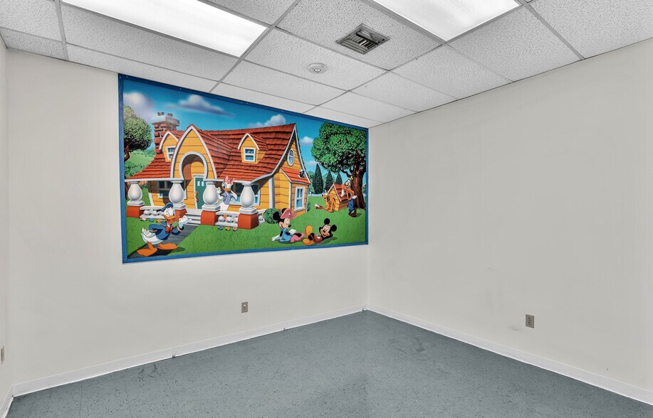 6067 Hollywood Blvd, Hollywood, FL à louer - Photo du bâtiment - Image 3 de 23