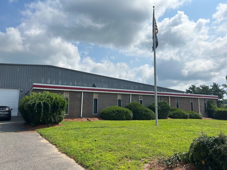 74 Lowland St, Holliston, MA à louer - Photo du bâtiment - Image 2 de 2