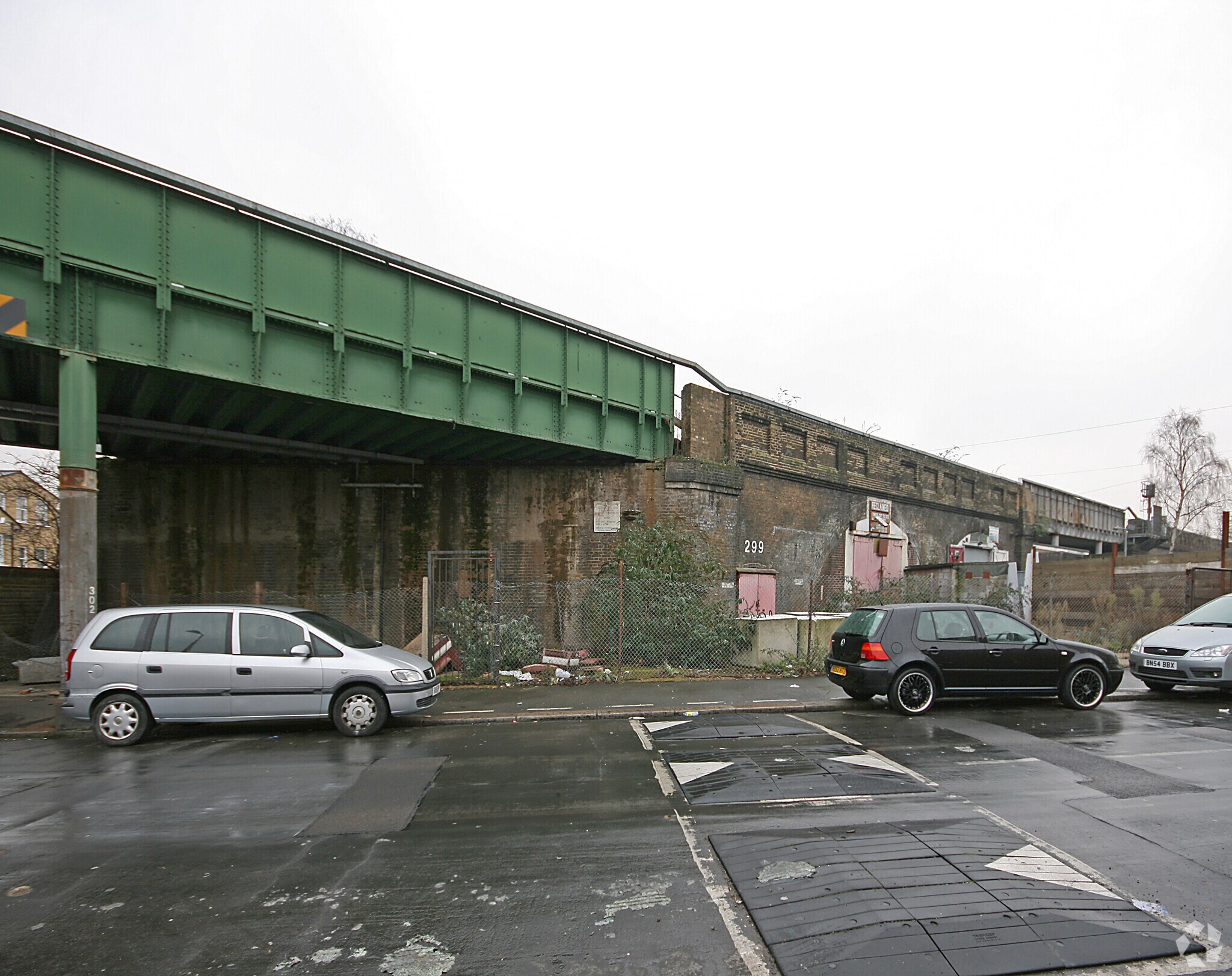 301 Montague Rd, London for lease Primary Photo- Image 1 of 2