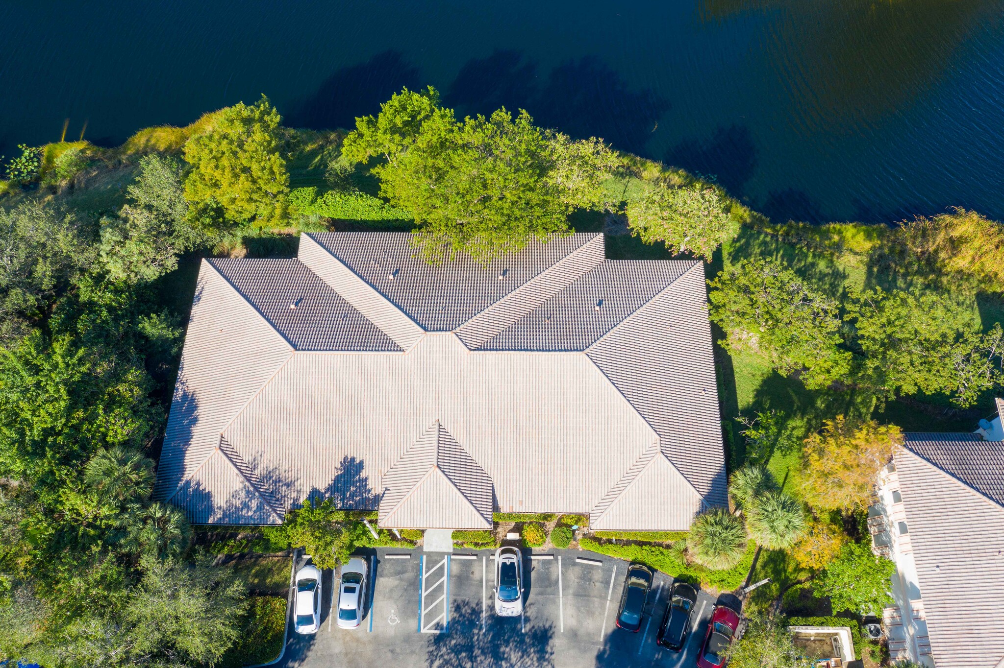 2863 Executive Park Dr, Weston, FL for lease Primary Photo- Image 1 of 4