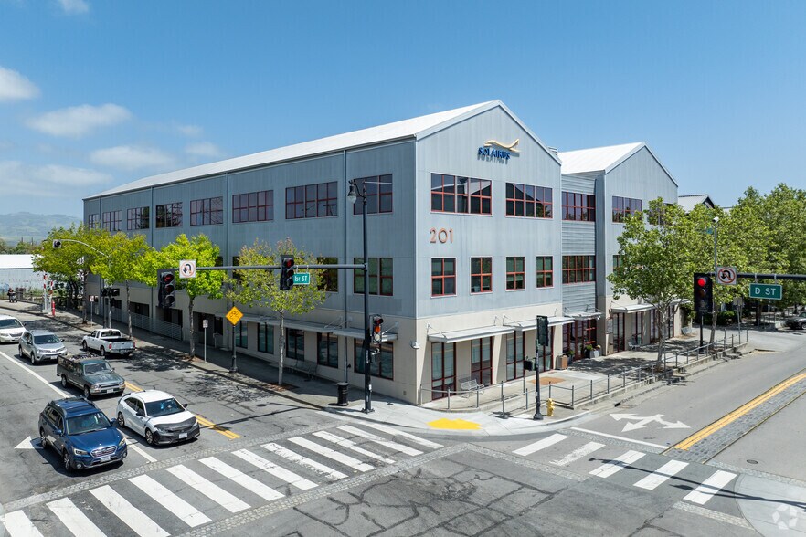 201 1st St, Petaluma, CA à vendre - Photo principale - Image 1 de 12