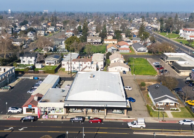 35 W Main St, Merced, CA à vendre - Photo du bâtiment - Image 2 de 12
