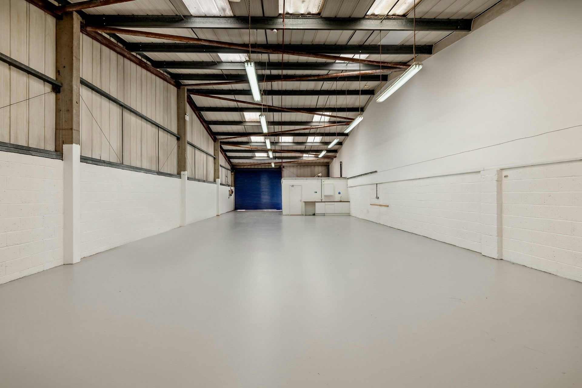 Alpha Clos, Tewkesbury for lease Interior Photo- Image 1 of 1