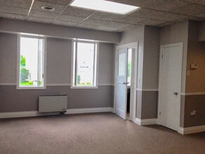 1124 Gainsborough Rd, London, ON for lease Interior Photo- Image 2 of 2