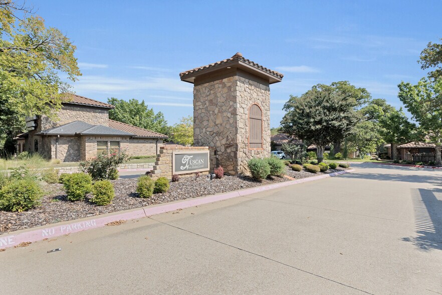 550 N Walnut Creek Dr, Mansfield, TX à vendre - Photo du bâtiment - Image 3 de 21