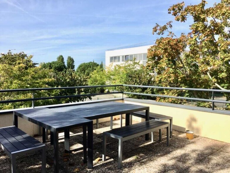 Office in Toulouse for lease - Building Photo - Image 1 of 11