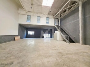 Flex in Vaux-le-Pénil for lease Interior Photo- Image 2 of 7